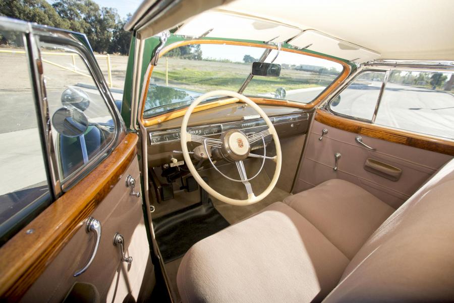 Интерьер Cadillac Fleetwood Seventy-Five Convertible Sedan (7529) 1939 года  (фото 10 из 16)